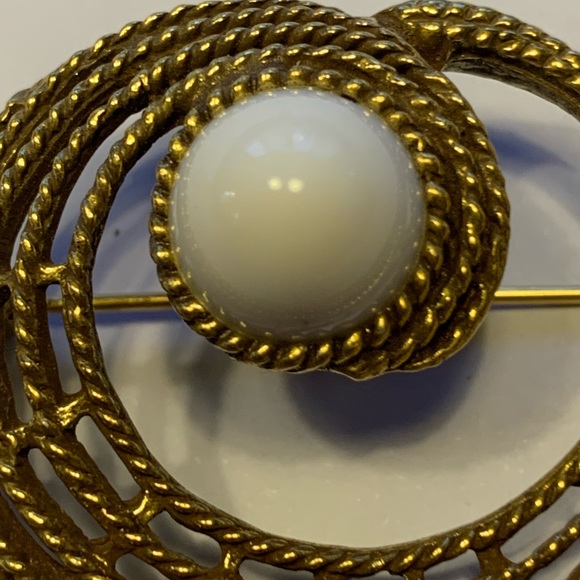 Vintage Brooch Pin - Picture 2 of 5